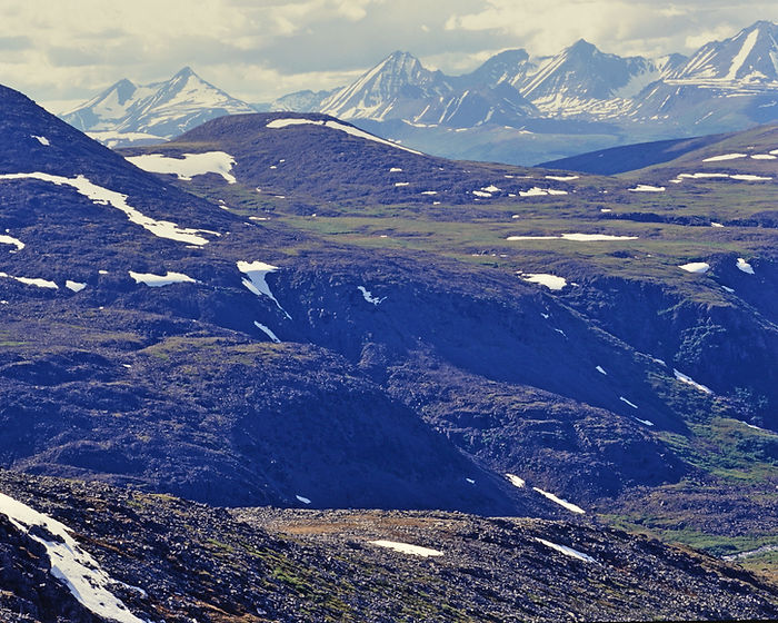 слева направо вершины Урал, Маслённикова, Колокольня Южная, Центральная, Высоцкого