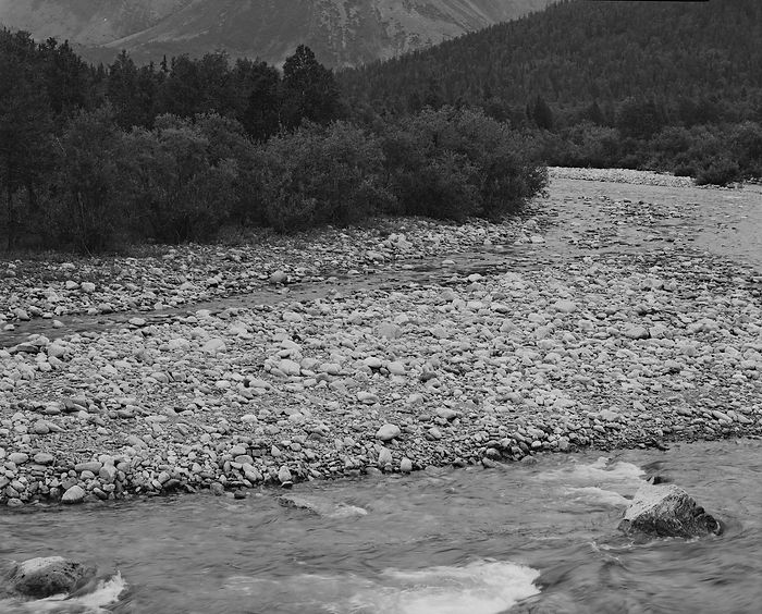 Меженное русло реки Вангыр в устье ручья Скалистый