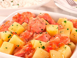 Linguiça ao forno com batatas