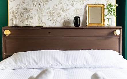 Une tête de lit de la Rose du Petit Bois, faite maison 