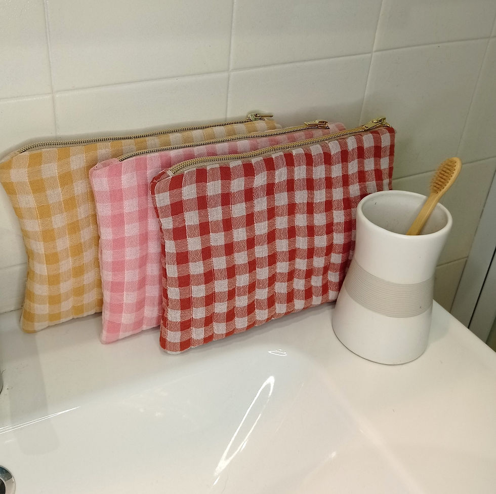 Miniature : trousse matelassée  en  gaze de coton vichy fait main