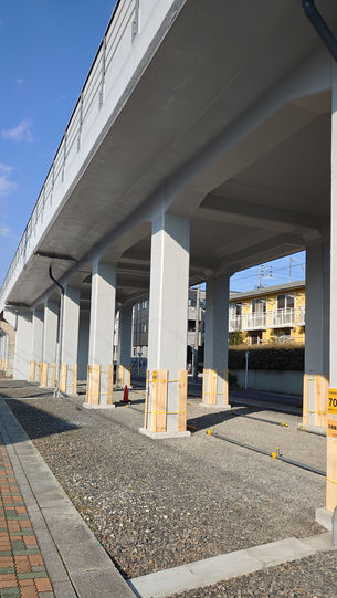 地下鉄高架下駐車場（藤見が丘142）