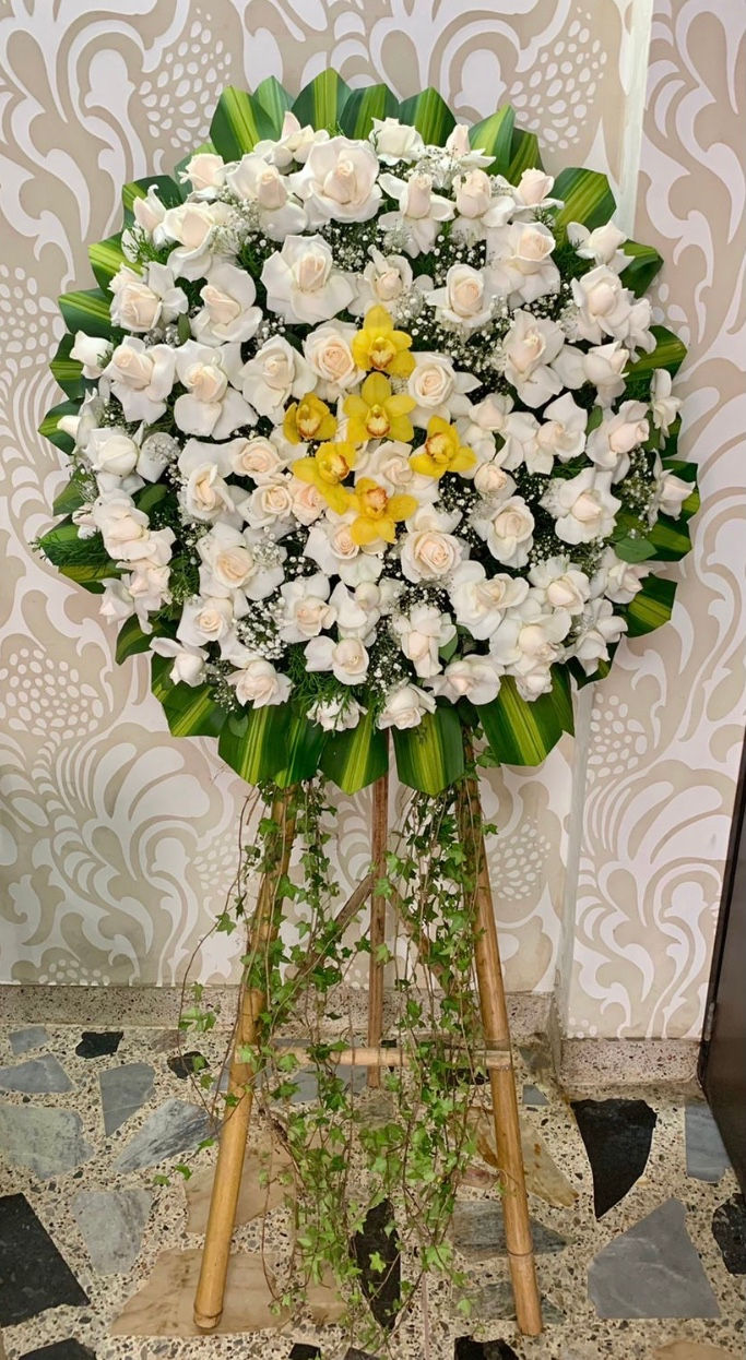 F27-Tipo Corona Rosas y Orquídeas