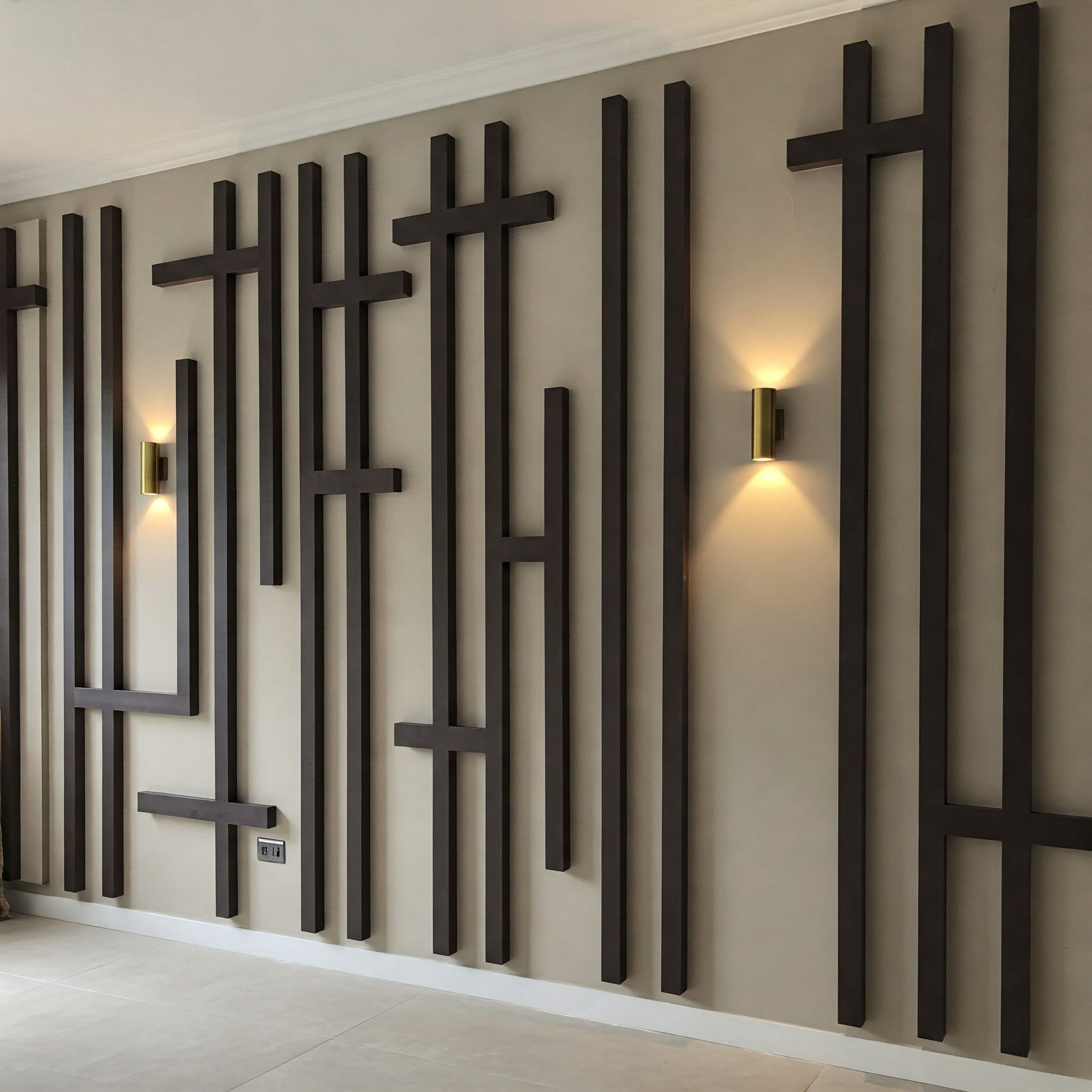 Modern Vertical T Patti Wall Design with Sconce Lighting
