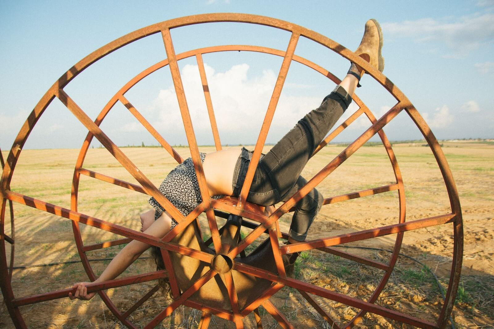 דמות על גלגל