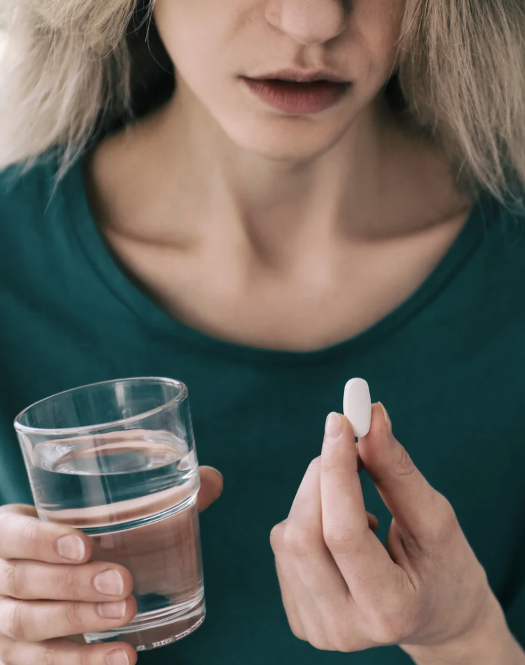Femme qui prend un anti dépresseur - Eléa Santé