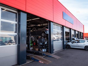 Būdai, kaip vairuotojai ieško autoservisų — nuo blogiausio iki geriausio