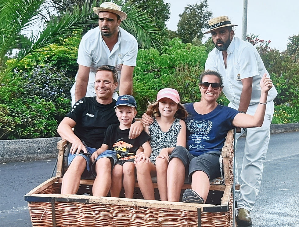Familienbild für _herzlich Willkommen_ page_edited.jpg