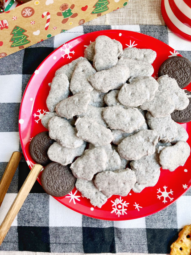 Cookies and Cream Pretzel Thins