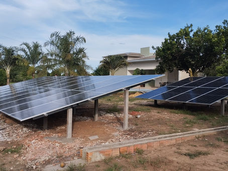Usina solar instalada em estrutura de solo na área rural de Sinop, MT, pela De Souza Sol