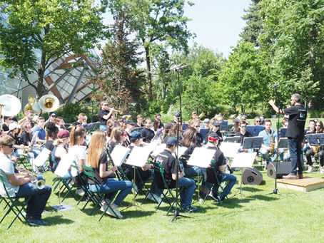 Pendant que le monde menace, d’autres construisent la paix