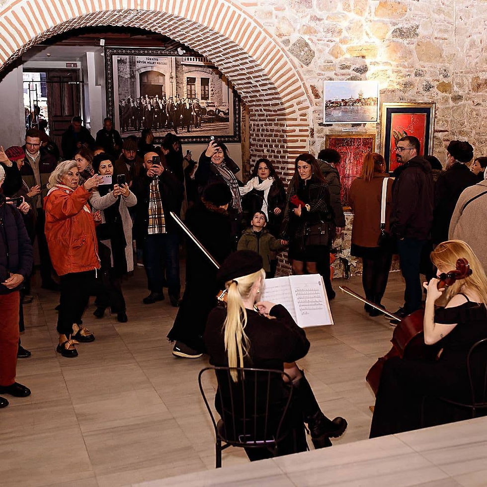 İstanbul Sanat Fuarı kapsamında düzenlenen CASA LUNA İstanbul 2026, çağdaş sanatı tarihi mimariyle buluşturan seçkin bir uluslararası sanat etkinliğidir.
#İstanbul #istanbulSanat #Sergi #Exhibition #GörselSanatlar #SanatFuarı #İstanbulSanatFuarı #İAAF #ArtContact #ArtAnkara #ArtNouva #İAAFİstanbul #İaafİzmir #İaafBodrum #ResimSergisi #Yağlıboya #Suluboya #Akrilik #ResimSanatı #Koleksyion #Müzayede #MüzayedeEvi #Koleksiyoner #LunaSanat #LunaGrande #LunaGrandeArtNetwork #MihribanSanıvar