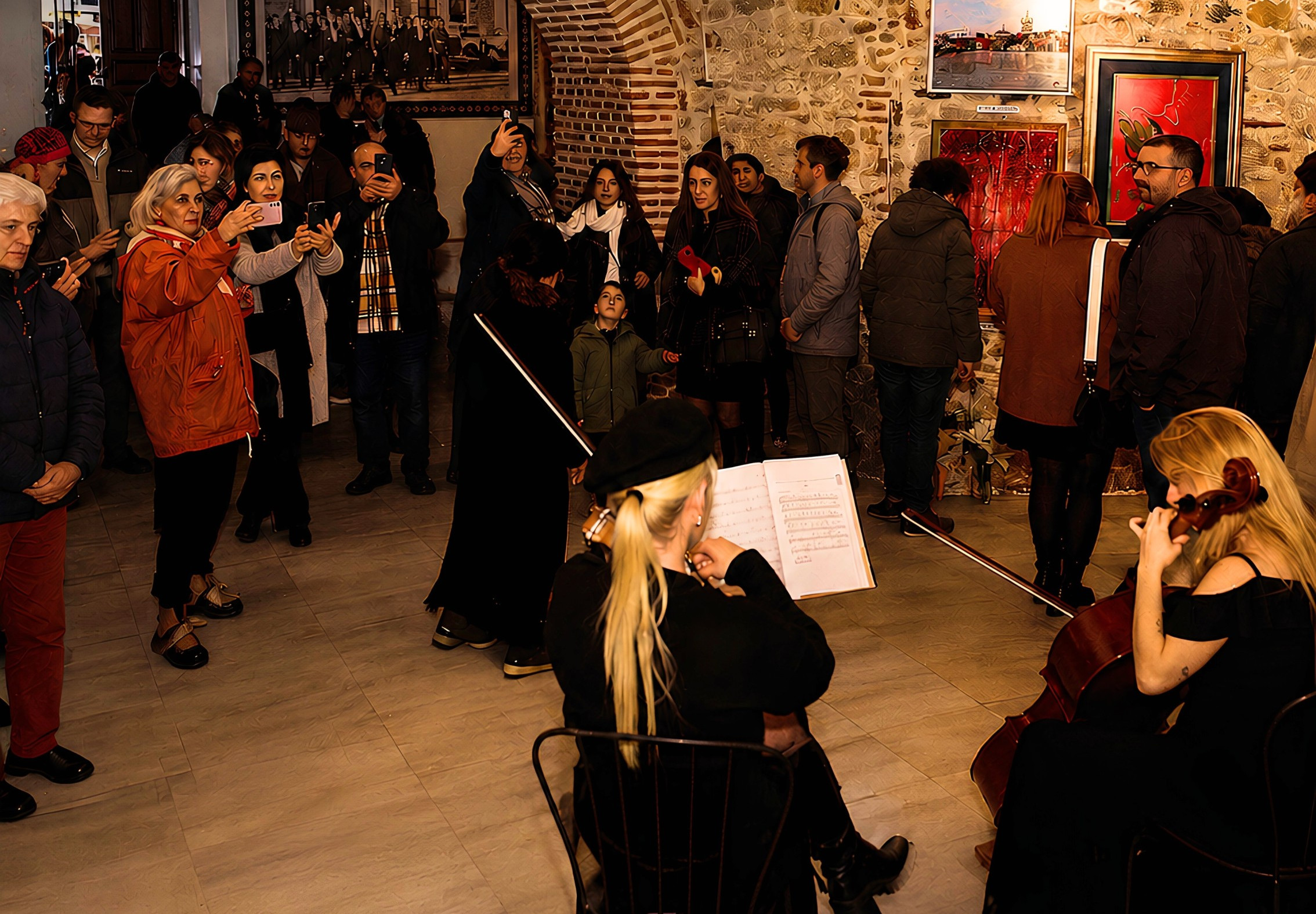 Türkiye'nin çağdaş sanat alanında uluslararası projeleriyle öne çıkan galerilerinden Mihriban Sanıvar Art Gallery, 19–22 Kasım 2026 tarihleri arasında tarihi Hüsrev Kethüda Hamamı'nda gerçekleştirilecek CASA LUNA İstanbul 2026 – International Art Show'un katılımcıları arasında yer alacak.