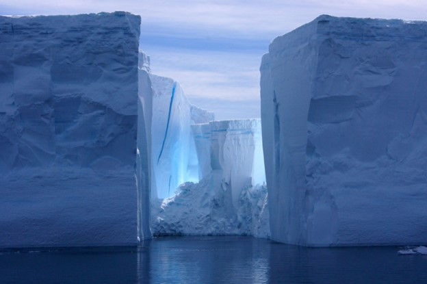 Spir Rndtble - Antarctic Excursion with Shirley Skwey