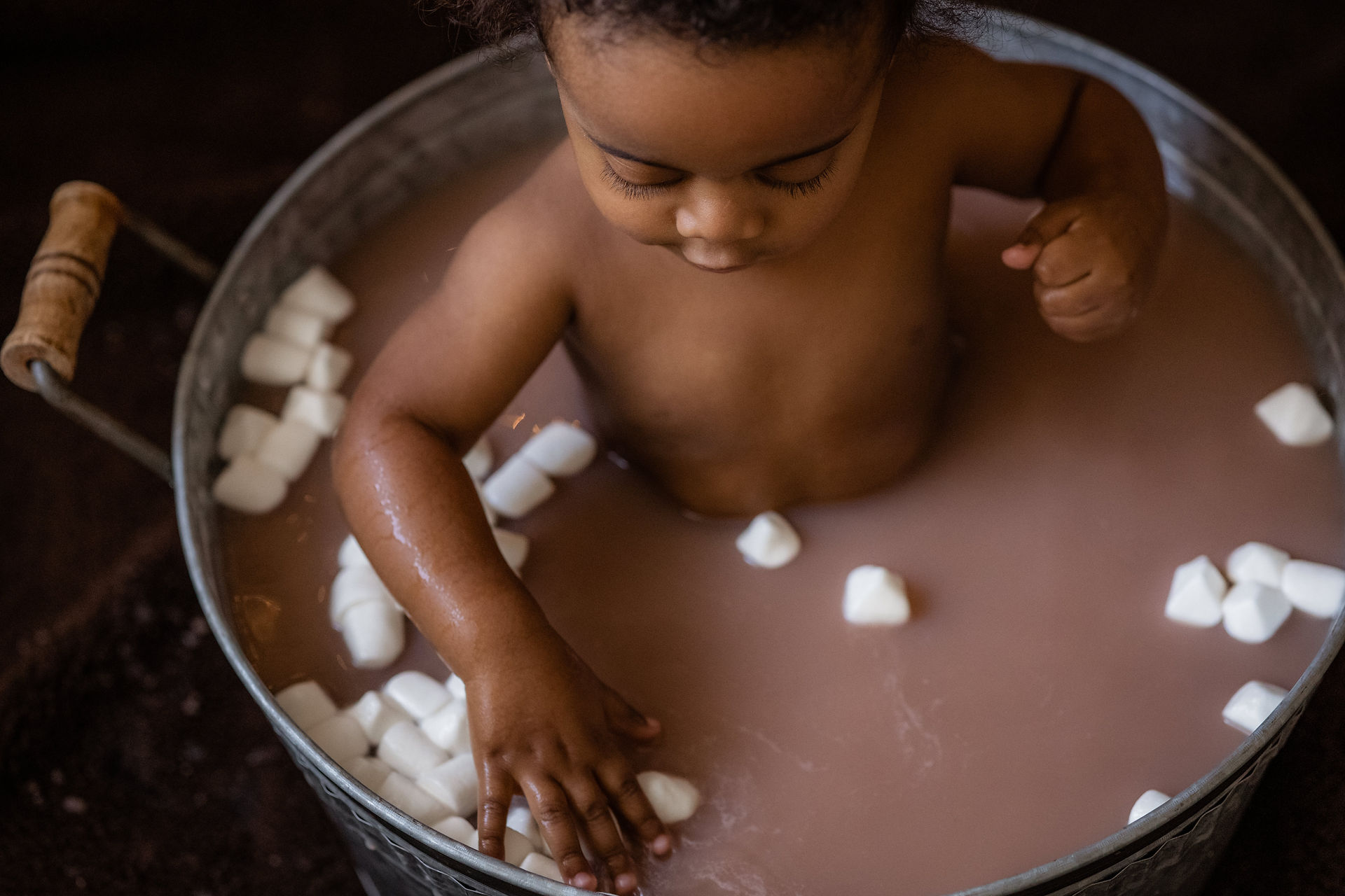 baby hot cocoa and marshmallow bath photoshoot 