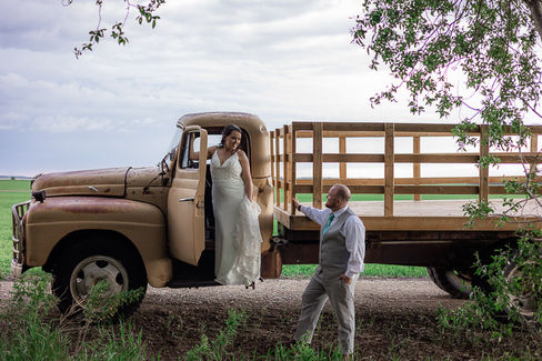 willow lane barn bridal portraits with vintage truck