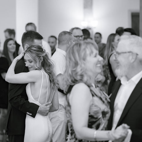 Hiring A DJ Company Vs An Individual: Which is Better for Experienced Wedding DJs.