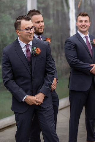 Groom's first look at the alter 