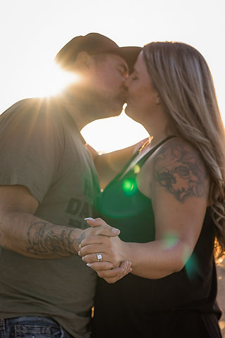 engagement photo sunlight kiss pose 