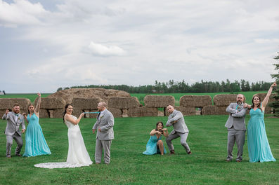 wedding part photos in field
