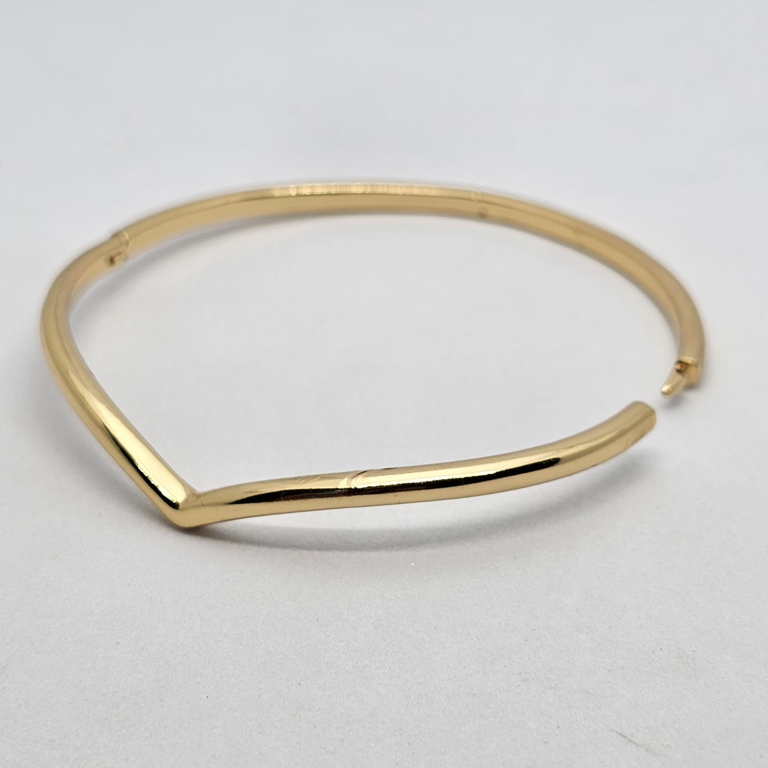 Bracelete  Minimalista Forma V - click (Banhado Ouro/Prata)