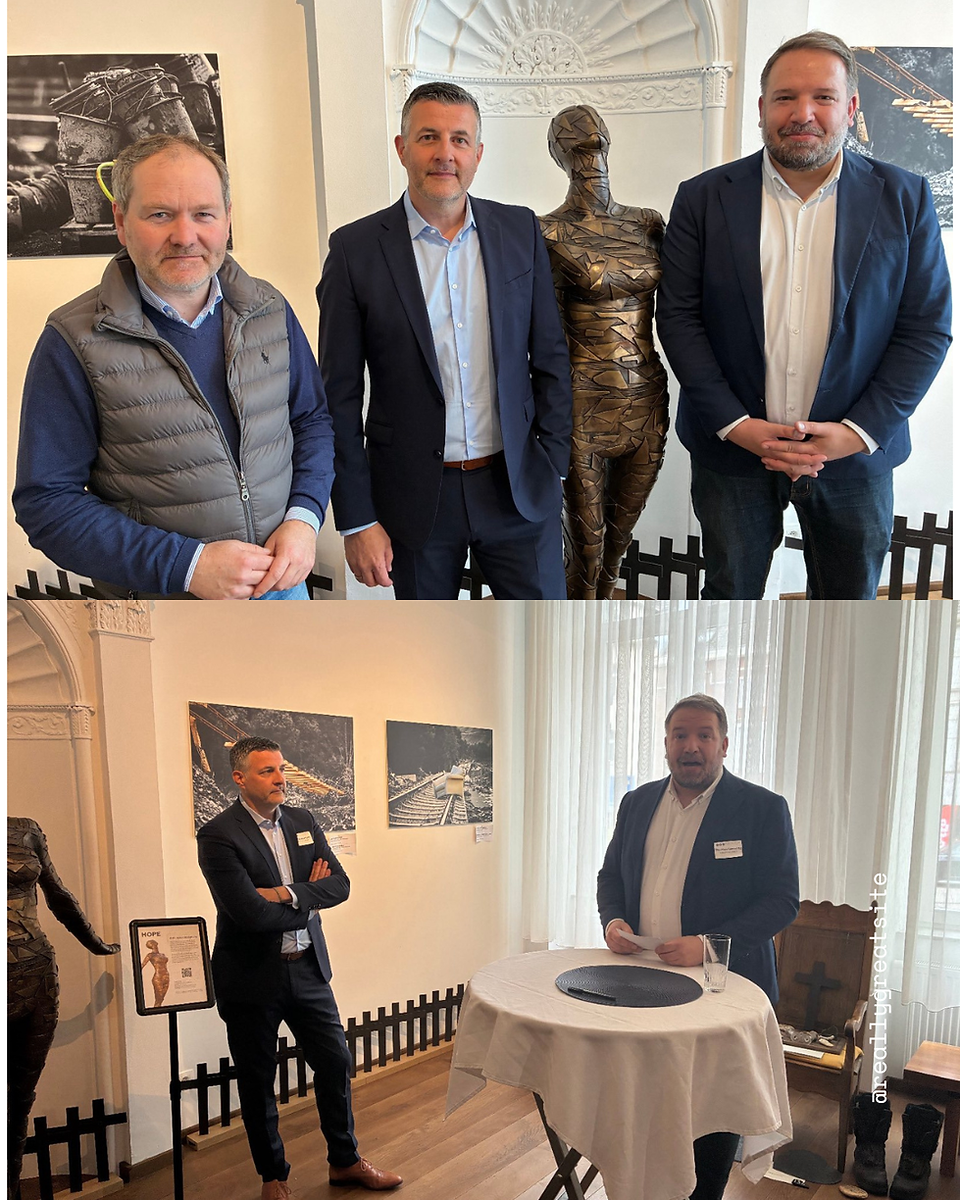 Bürgermeister Thomas Lennertz bei der Flutausstellung 5