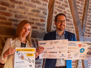 Auf der Pressekonferenz am 10. April informieren Minister Jérôme Franssen und Cathérine Signon (Fachbereichsleiterin für Berufswahl und -bildung) umfassend über die Berufsmesse „Meet your JOB“ und die Berufswahl in Ostbelgien.