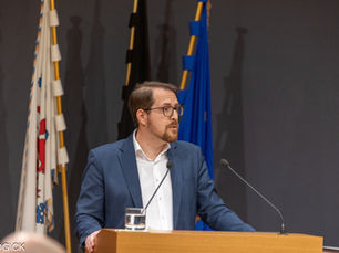 Mündliche Frage zum Thema Kontrolle der Unterrichtspflicht – Antwort von Minister für Unterricht, Ausbildung und Beschäftigung Jérôme Franssen