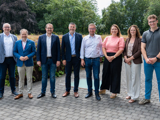 Die geplante Reform der Provinzen stand im Mittelpunkt einer Arbeitssitzung zwischen dem wallonischen Minister für Raumordnung, Infrastruktur, Mobilität und lokale Behörden, François Desquesnes, und einer Delegation der CSP Ostbelgien am 6. Juli in Eupen.