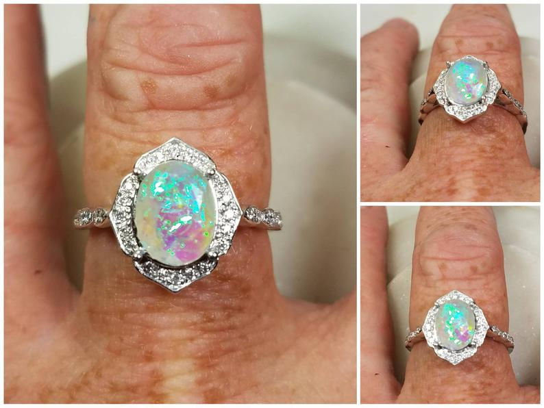 Thumbnail: Memorial Ash Solitare 10kt White Gold Diamond Cremation Ring /Memorial Ash Crema