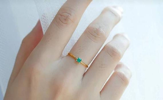 Thumbnail: Studiodragonfly19 Gem Memorial Ash 14k Yellow Gold Emerald Ring Cremation Ring