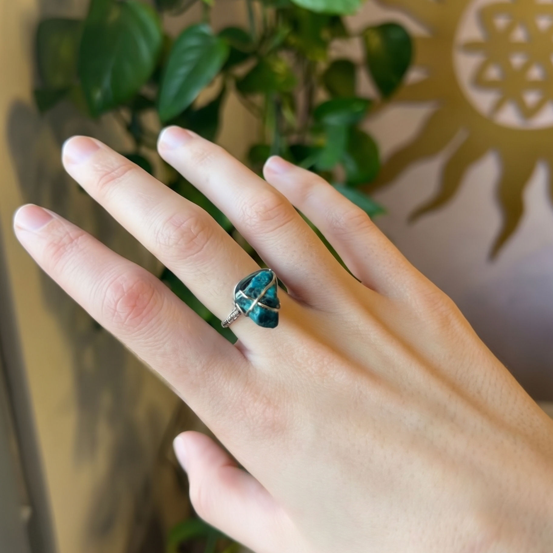 Anillo con piedra de Crisocola en bruto