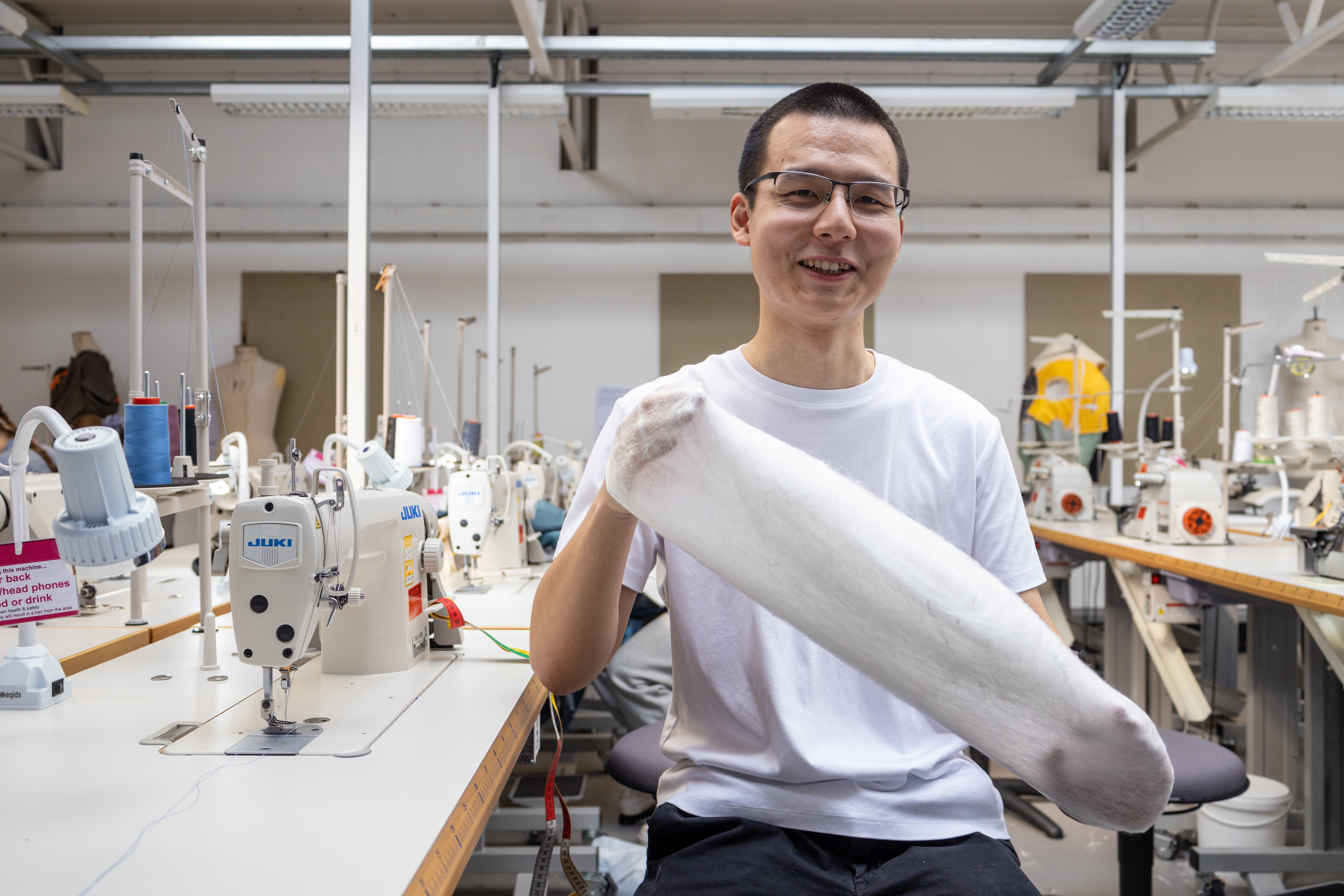 NO TO CLOTHING CRUELTY: GROWING SILKWORMS
Fashion student breeds silkworms for a collection spotlighting silk production cruelty