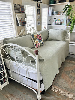 Sun Room with Twin Trundle Bed