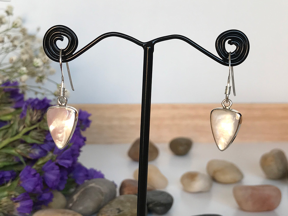 Thumbnail: Shell Drop earring 