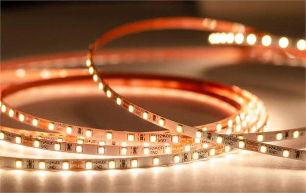 Strip LED flex 140led/m 2216 IP20 luce calda 3000K 10W/m 24V 1000 lm/m CRI>90