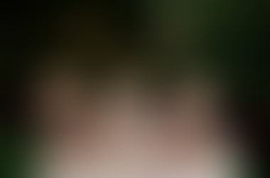 魔鏡……告訴我，誰是世上最美的人?看人如鏡，好嗎?
