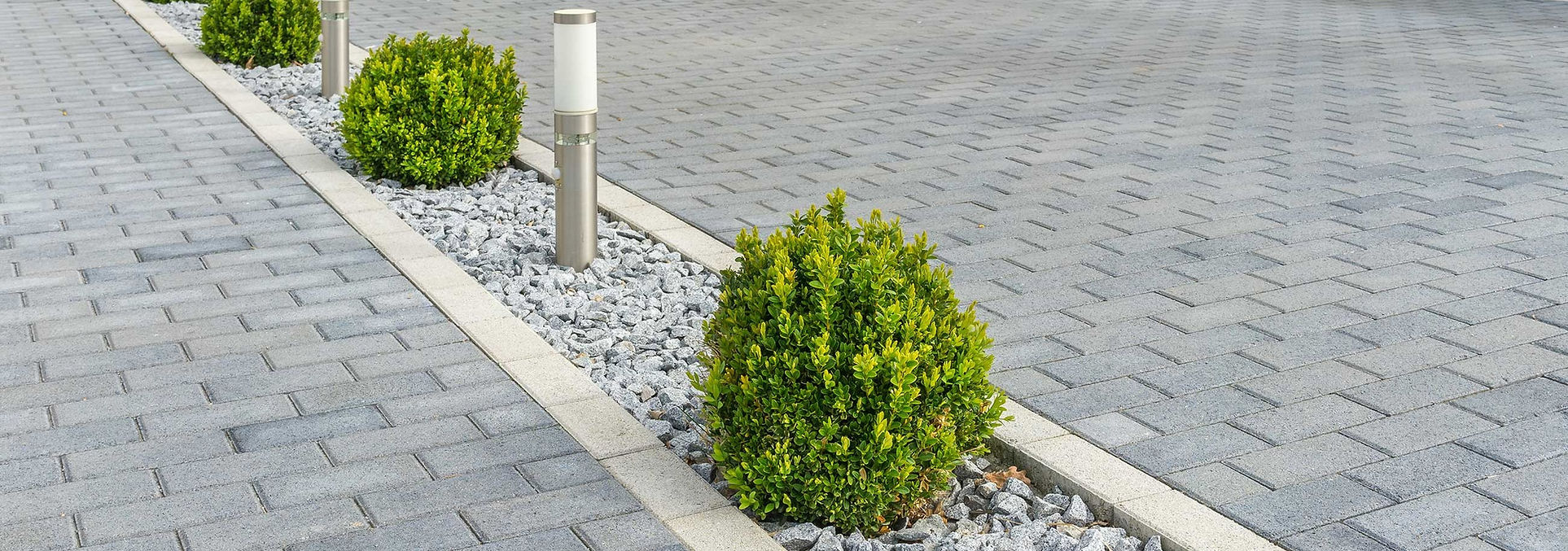 Pressure-cleaned,-paved-driveway-with-planting_narrow.jpg