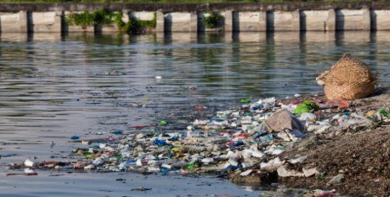 imagenes que muestran el deterioro de las aguas de la bahia