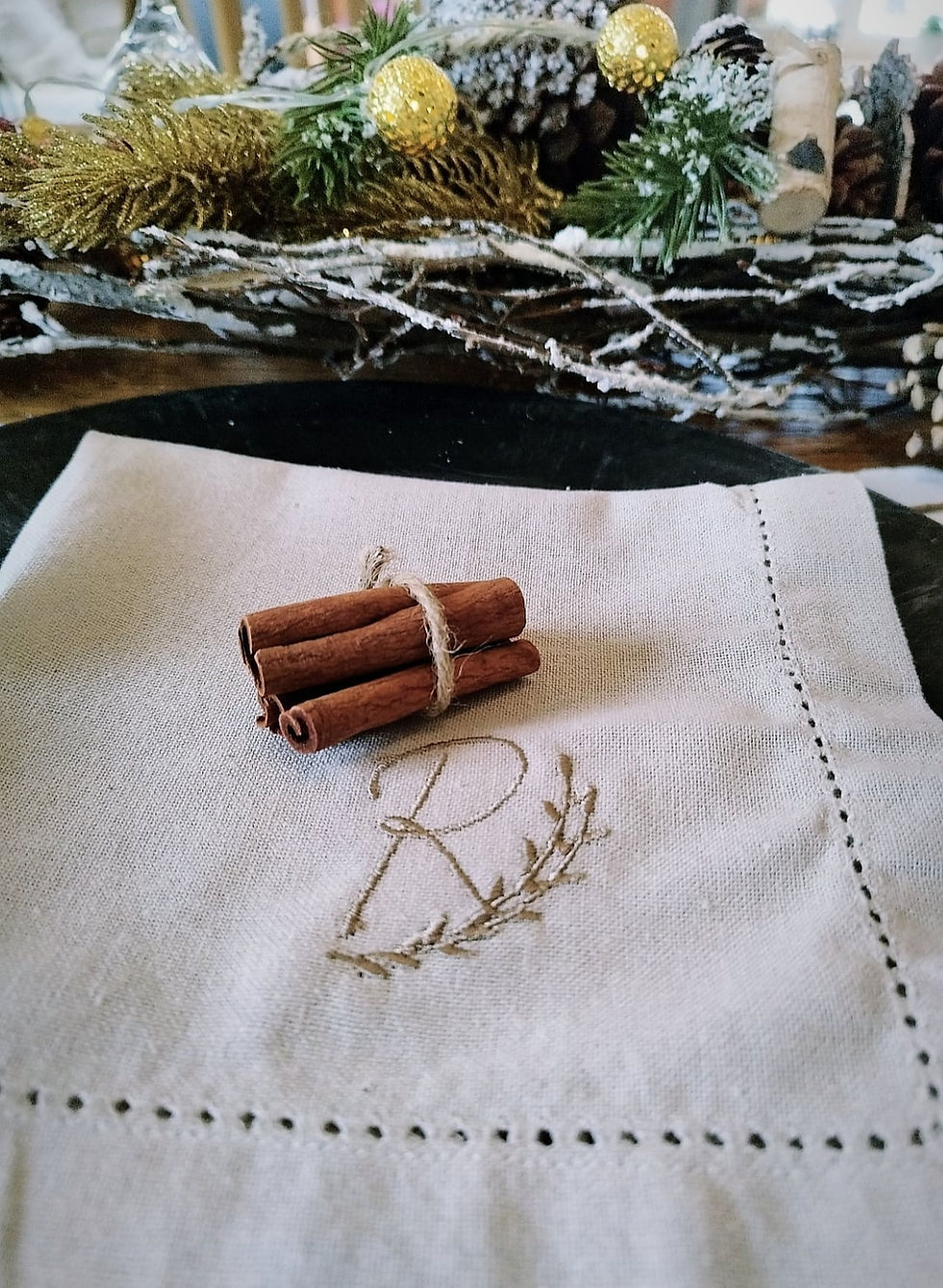 Miniature : Serviette de table Modèle "Initiale fleurie"