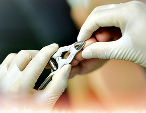 nail-clippers-6157913-min_edited.jpg