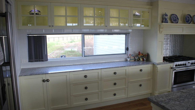 CEDAR GROVE: Traditional Kitchen