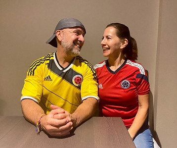 henry and claudia roa with colombian jerseys