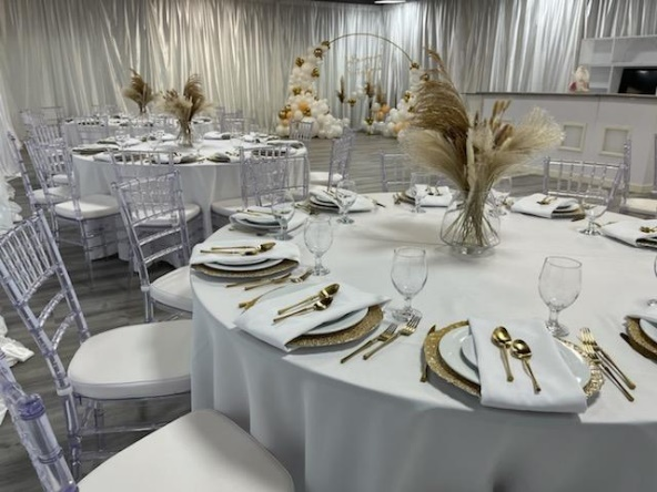 Thumbnail: Clear Resin Chiavari Chair