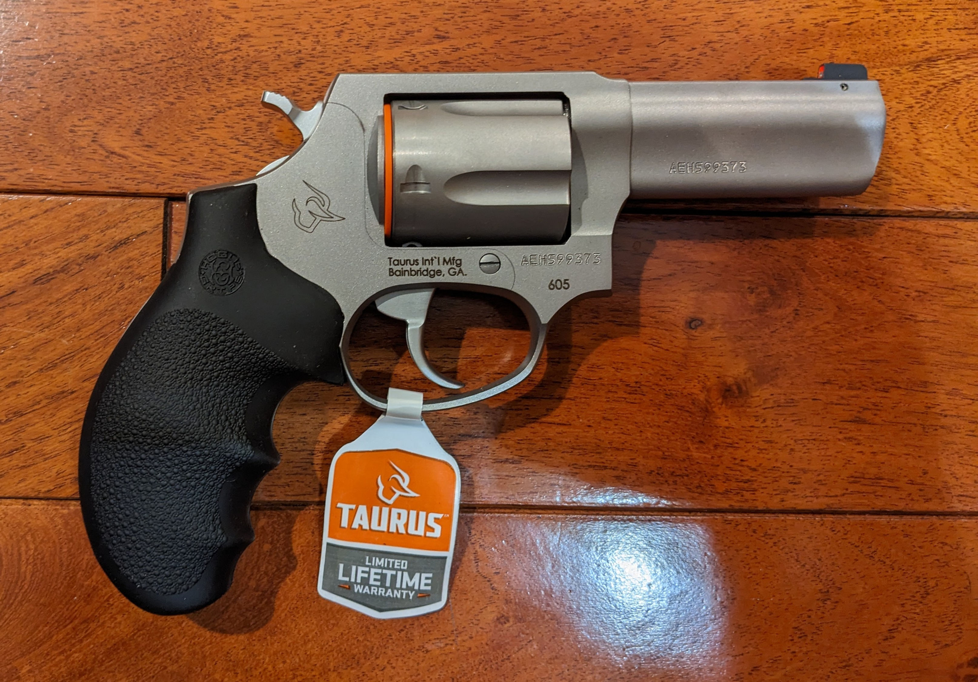 Taurus 605 Defender with Hogue grip  357/38sp