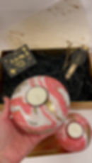 תמונה ממוזערת: Close up pink  and gold marble candle holders and  candle  set