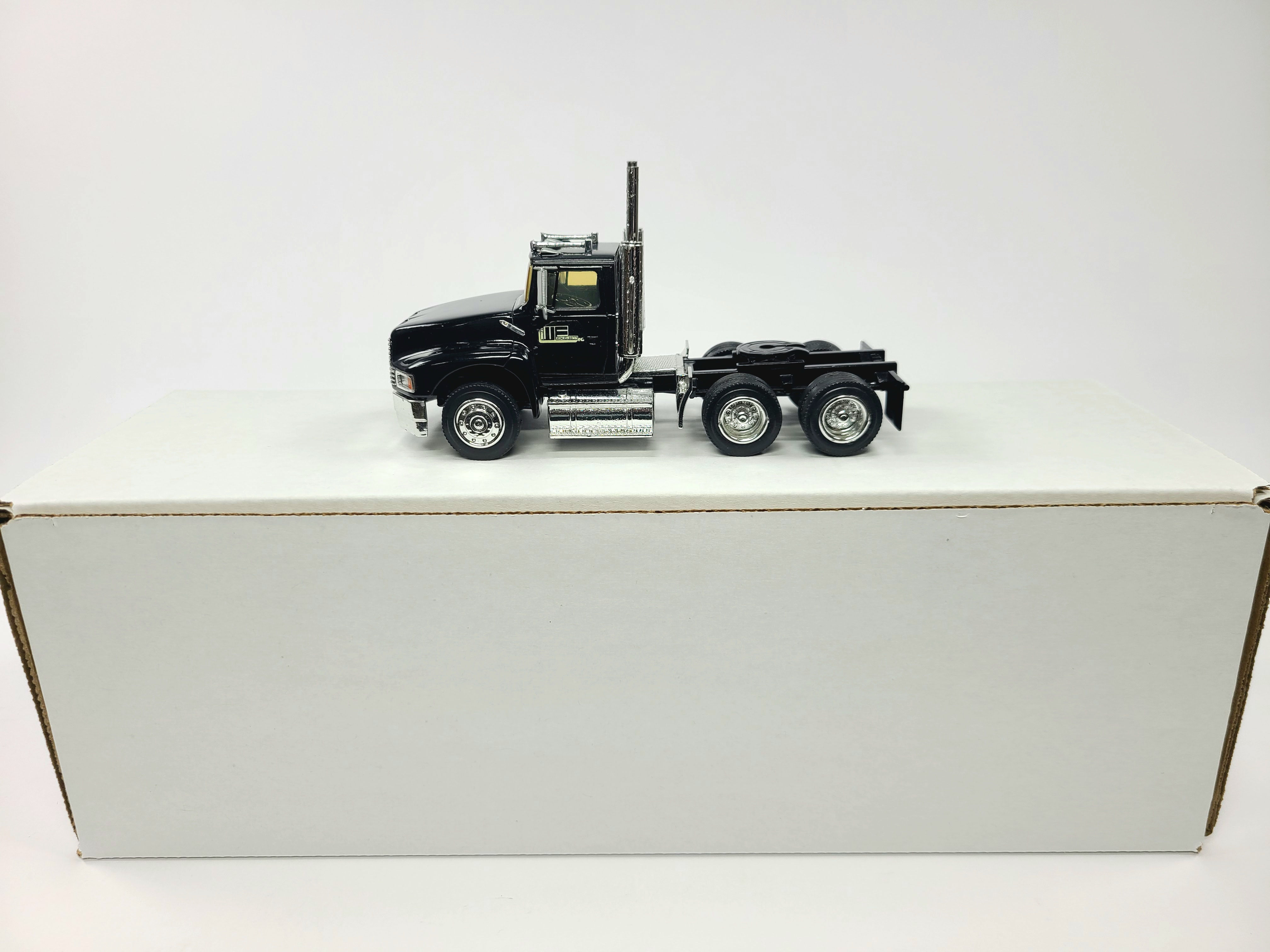 Ford LTLS9000 6x4 Aeromax Day Cab Truck - Black