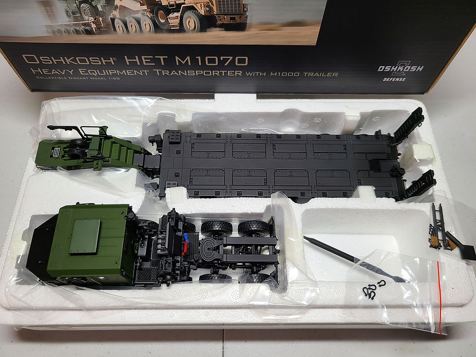 Thumbnail: Oshkosh HET M1070 Transporter with M1000 Trailer - Black/Green