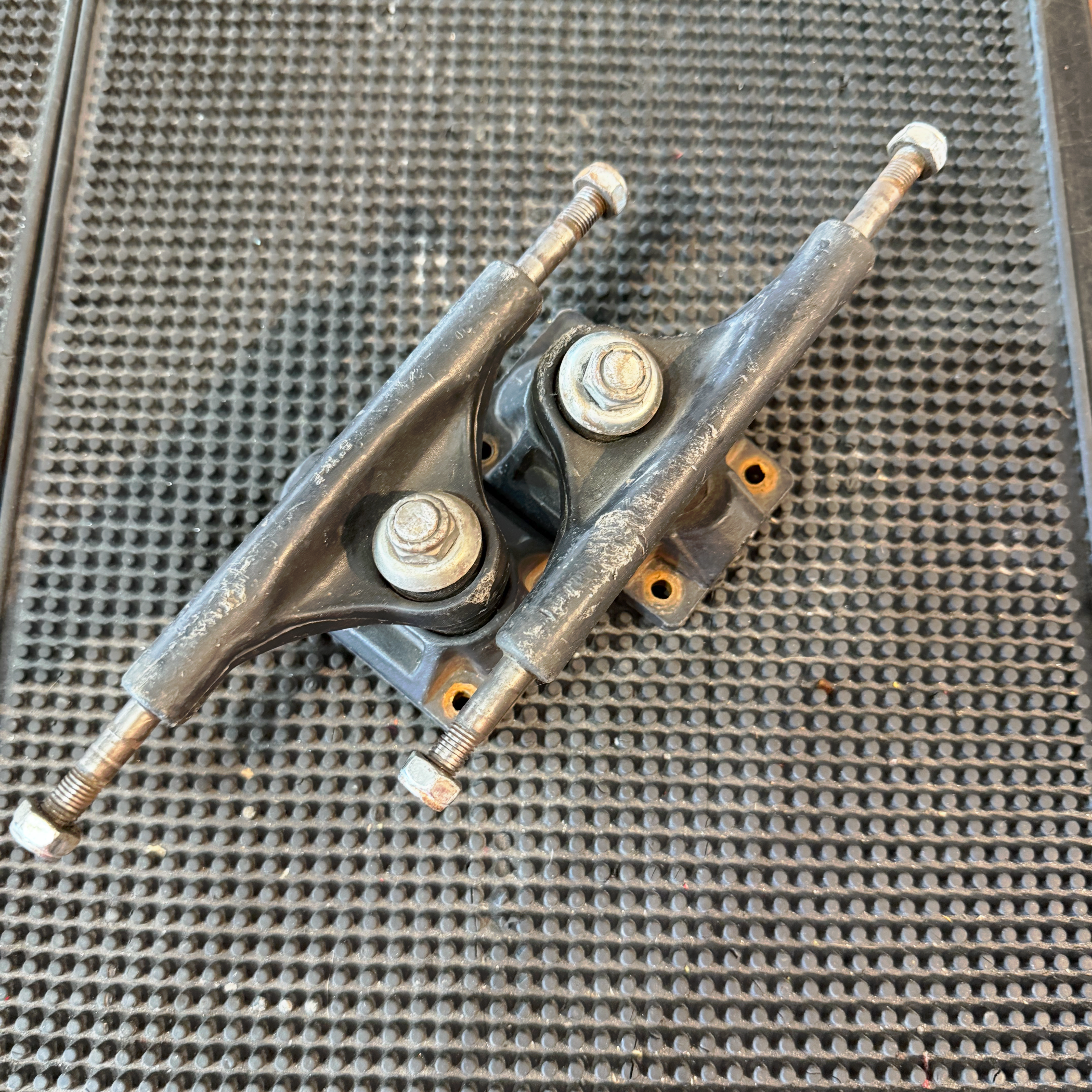 Unknown 139mm Black/Black Composite Old School Trucks used