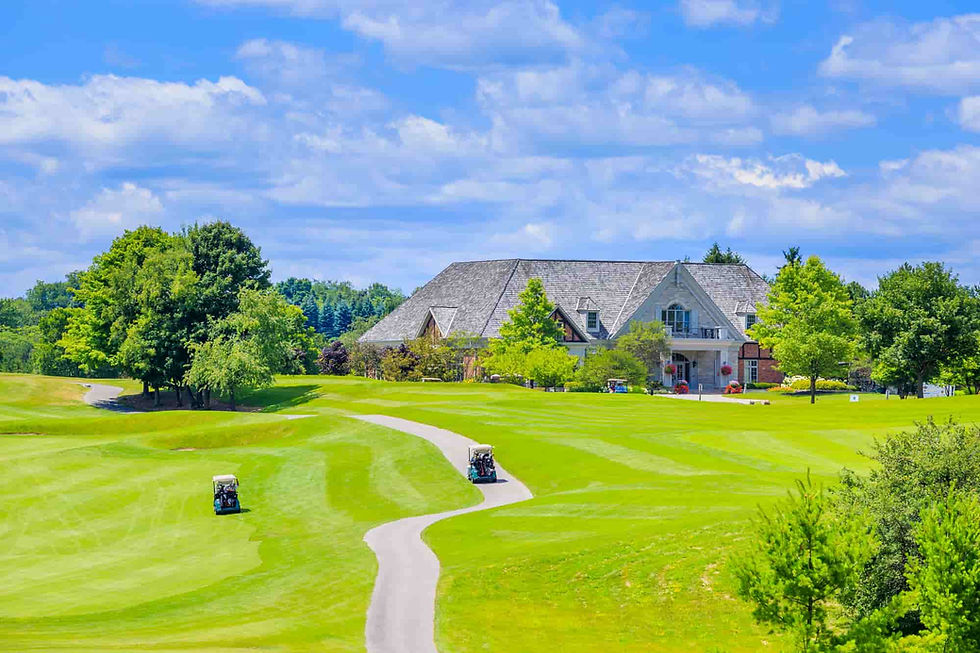 Photo of a country club in the center of a golf club